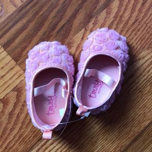 Truly scrumptious pink rosette crib shoes